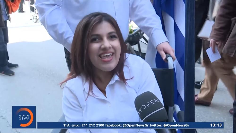 Πολίχνη: Παρέλασε σημαιοφόρος σε αναπηρικό αμαξίδιο 